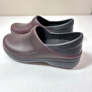 Crocs Womens Neria Pro II Slip On Work Clogs Size 10 Burgundy Black Dual Comfort